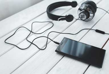 美国最年轻的德甲国脚 一米九三的右边后卫班克斯